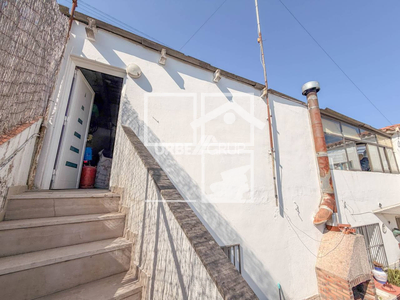 Inmueble en Calle Fuente de Santa Teresa Número 1  , Barcelona